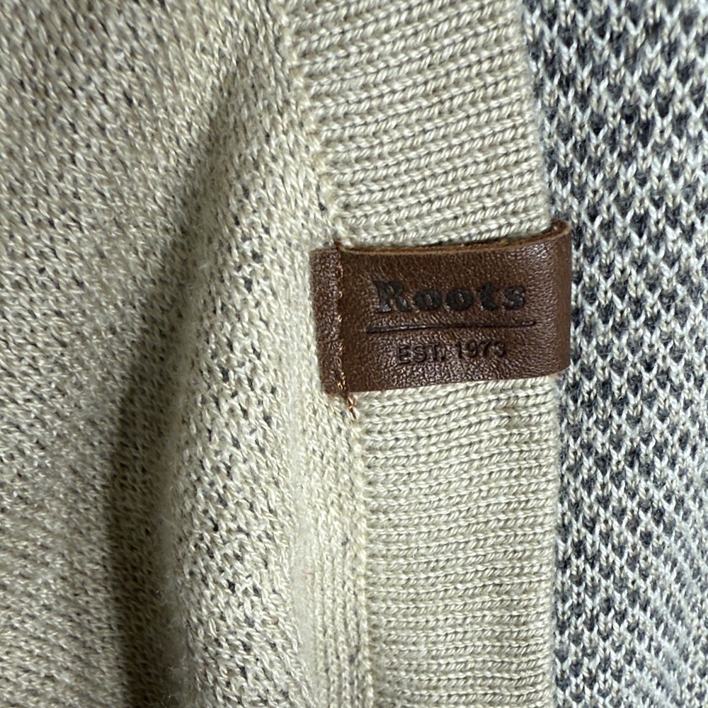 Roots Fringe Shawl Wrap One Size Leaf Detail Neutral Striped Like New Blanket - Picture 7 of 9